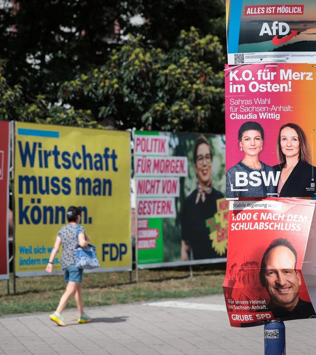 Verschiedene Wahlplakate in Magdeburg zur Landtagswahl in Sachsen-Anhalt - 2026