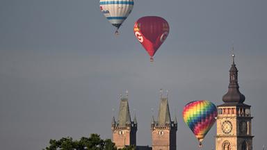 Heißluftballons bei der Veranstaltung Balloon Sky 2026 in Hradec Králové