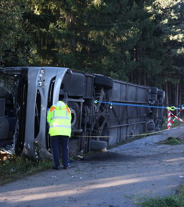 Schwerer Busunfall auf der A96 - Tote und Verletzte
