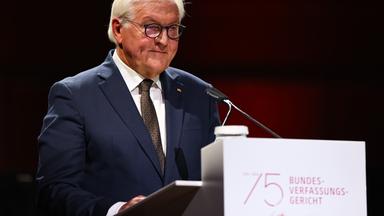 Bundespräsident Frank-Walter Steinmeier hält eine Rede.