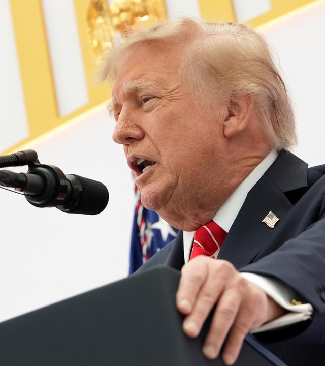 US-Präsident Donald Trump an einem Rednerpult am 8. Oktober 2026.