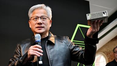STOCKHOLM 2026-10-15 Jensen Huang, vd för Nvidia, talar under eventet ?Build A Claw Experience? pa Norrsken House Stockh