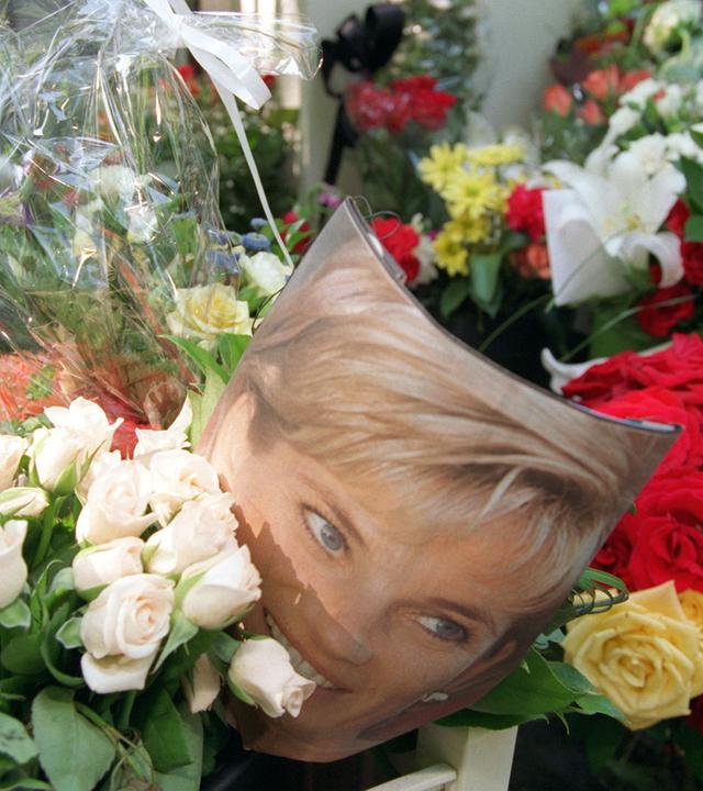 blumen als zeichen der trauer um diana