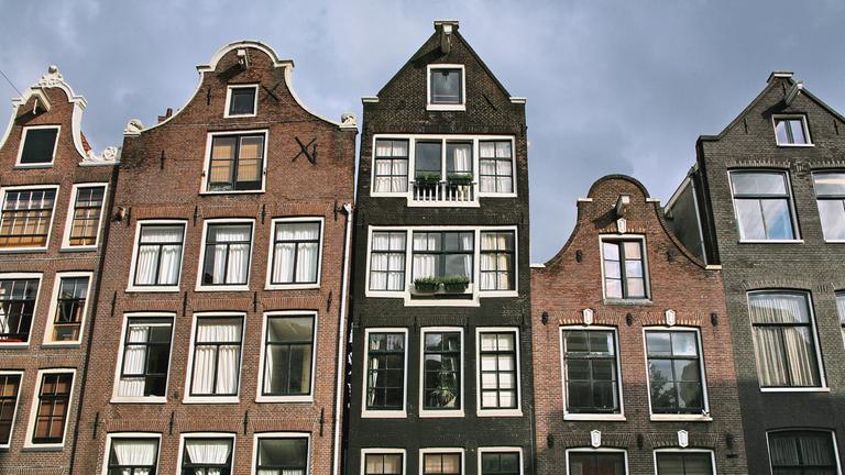 alte hausfassade in amsterdam