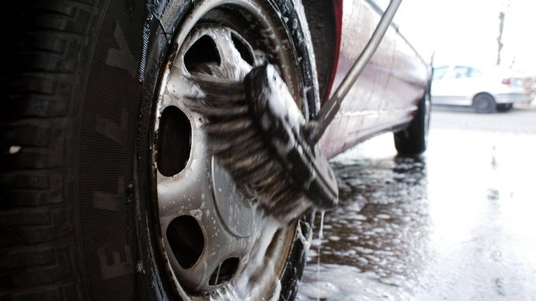 felgen werden gereinigt