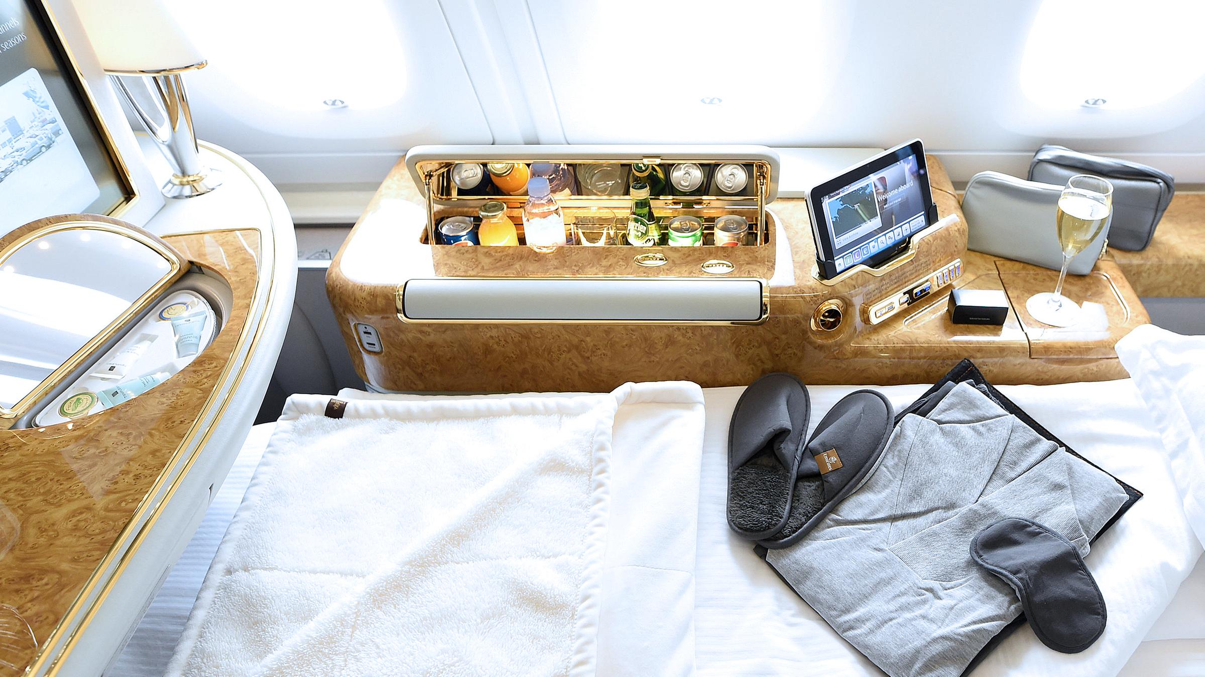 Archiv: Eine Kabine der ersten Klasse an Bord eines Airbus A380.