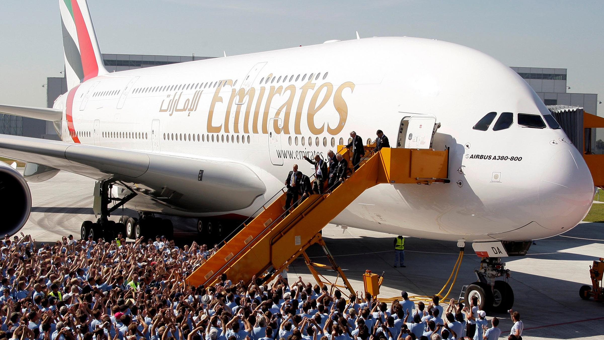 Archiv: Übergabe eines neuen Airbus A380 für die Fluggesellschaft Emirates.