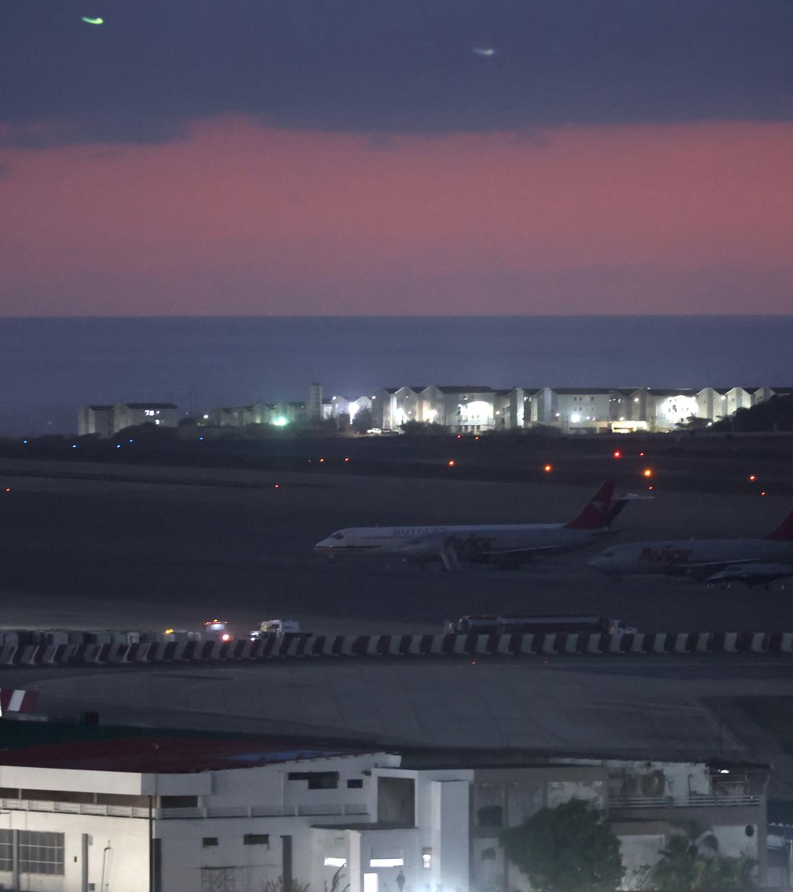 Flugzeuge parken auf dem Simon Bolivar-Flughafne in Maiquetia, Venezuela.