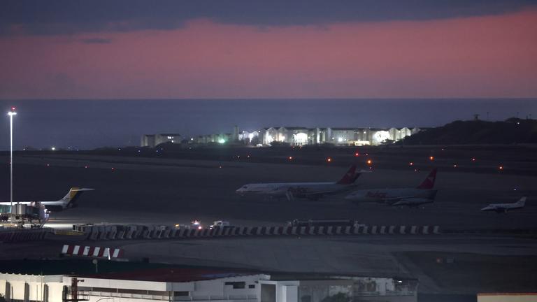 Flugzeuge parken auf dem Simon Bolivar-Flughafne in Maiquetia, Venezuela.