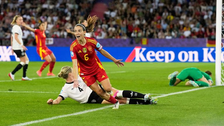 Aitana Bonmati jubelt über ihren Siegtreffer im EM-Halbfinale gegen Deutschland