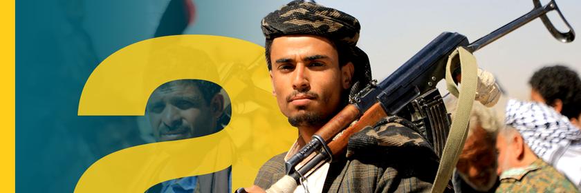 Huthi-Soldat im Jemen mit Gewehr über der Schulter schaut in Kamera, daneben auslandsjournal-Logo