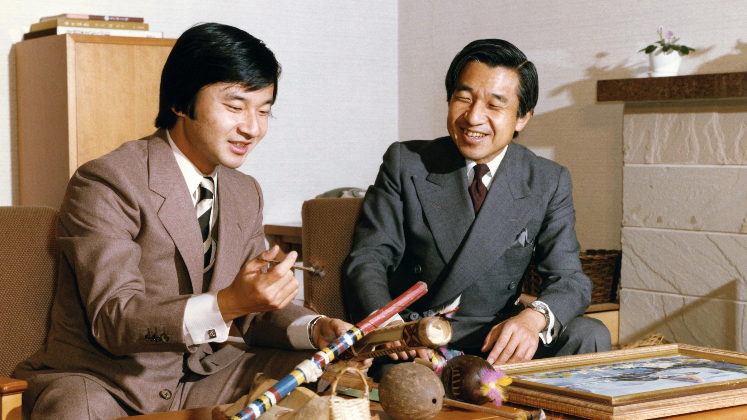 Prinz Naruhito und sein Vater Kronprinz Akihito im Dezember 1982
