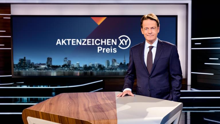 Moderator Rudi Cerne im Aktenzeichen XY ... Ungelöst Studio