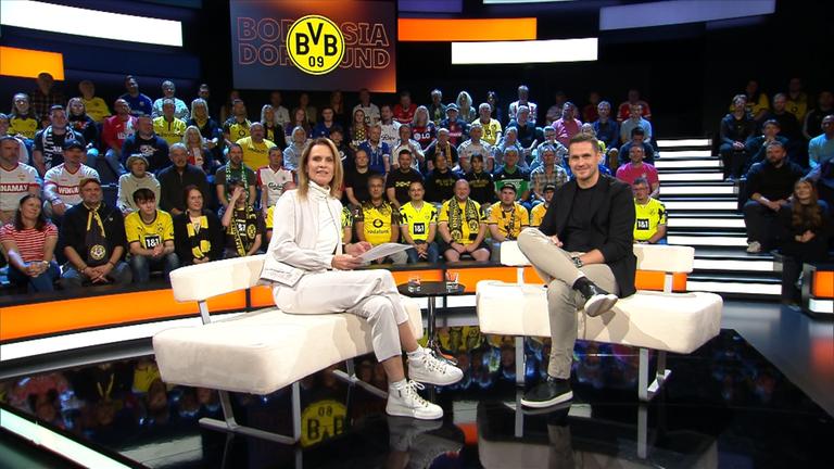 Sebastian Kehl mit Moderatorin Katrin Müller-Hohenstein im aktuellen Sportstudio.