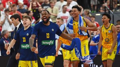 Jubel bei den Spielern von Alba Berlin: Der Basketballklub ist deutscher Meister.