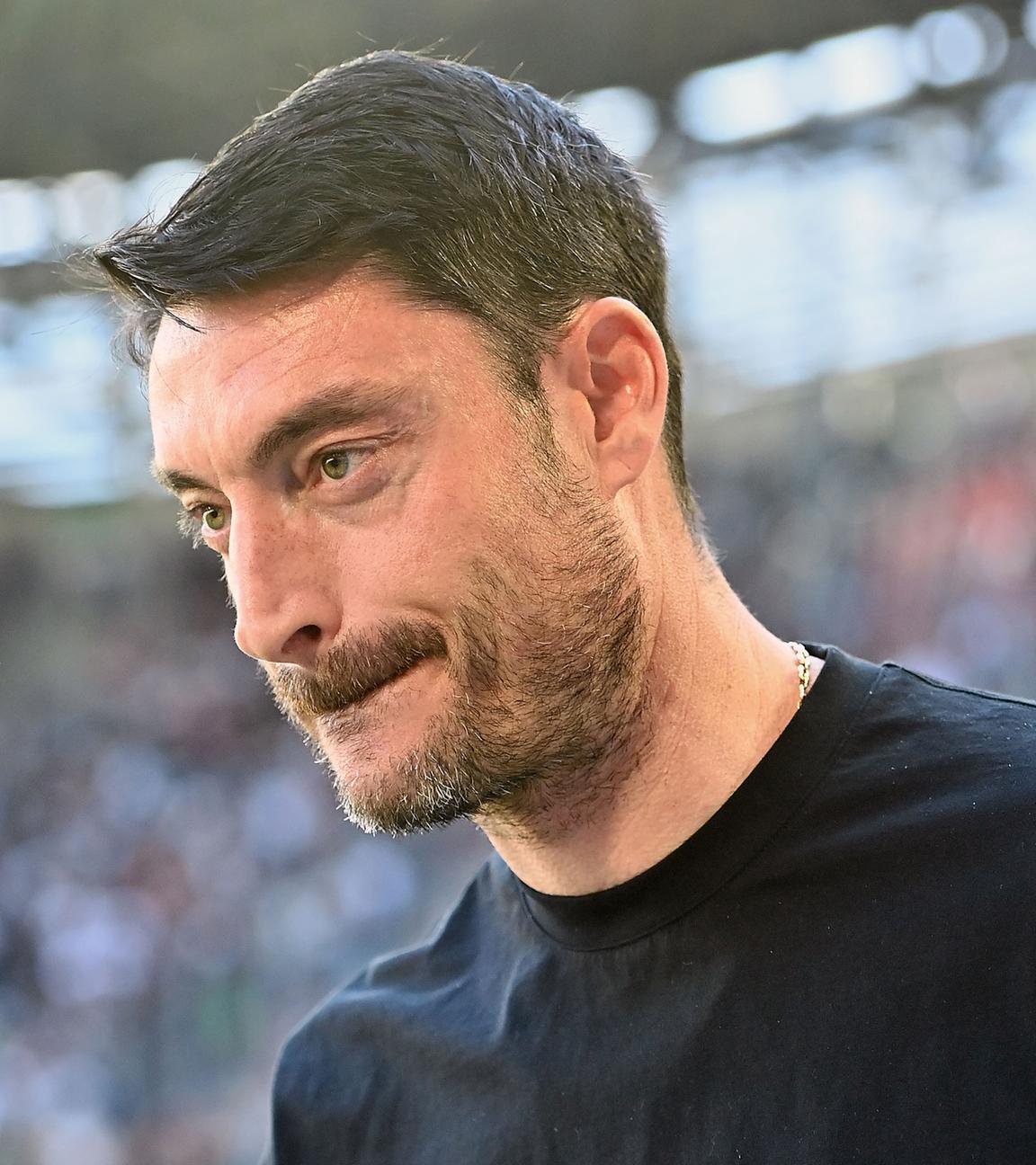 Eintrachttrainer Albert Riera am 25.04.2026 im Portrait.