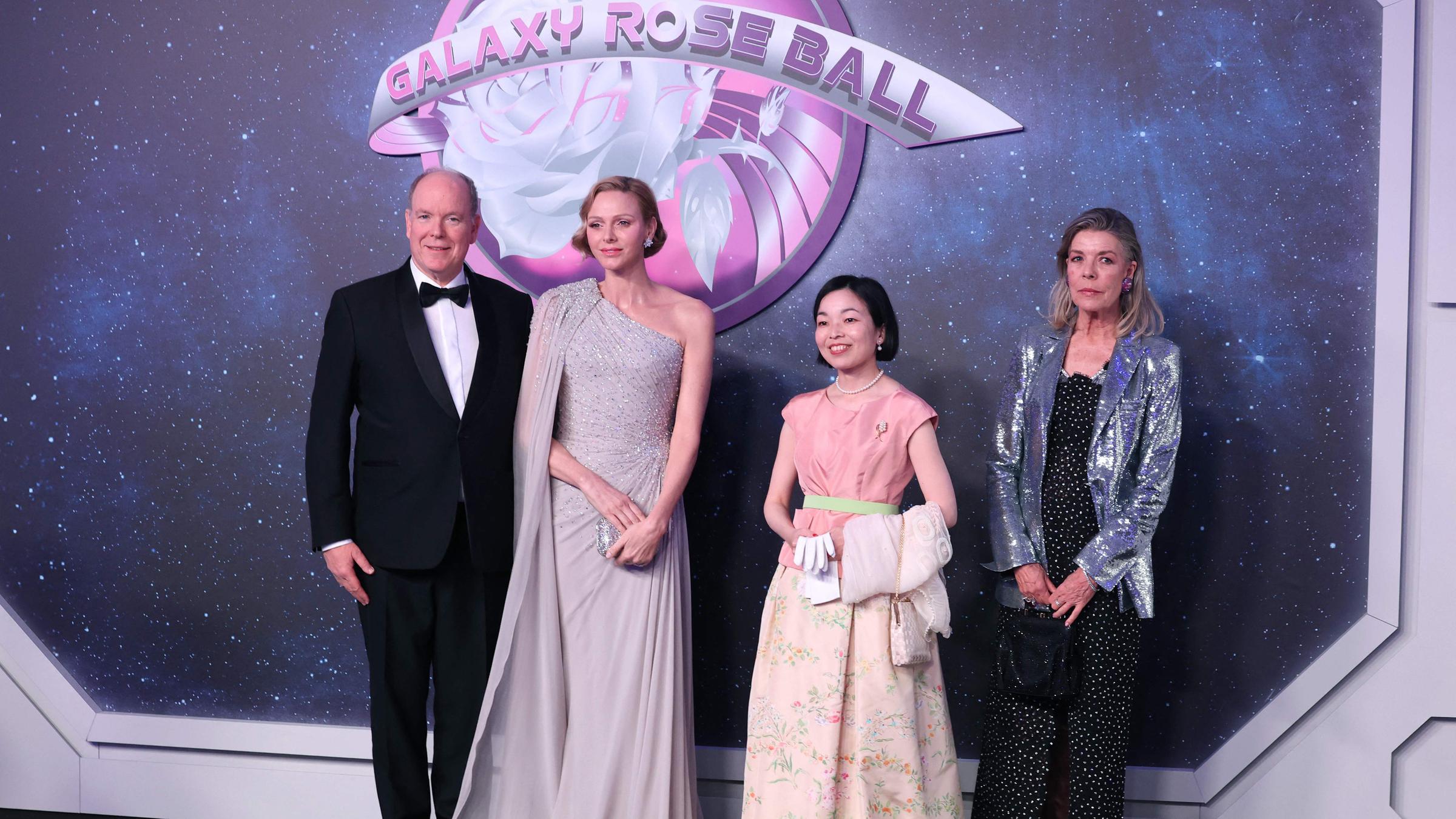 Fürst Albert II. von Monaco, Fürstin Charlène von Monaco, Prinzessin Akiko von Mikasa (Japan) und Prinzessin Caroline von Hannover