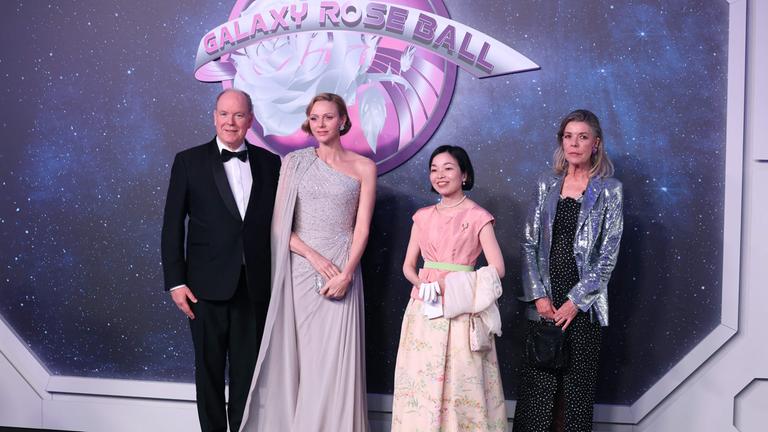 Fürst Albert II. von Monaco, Fürstin Charlène von Monaco, Prinzessin Akiko von Mikasa (Japan) und Prinzessin Caroline von Hannover