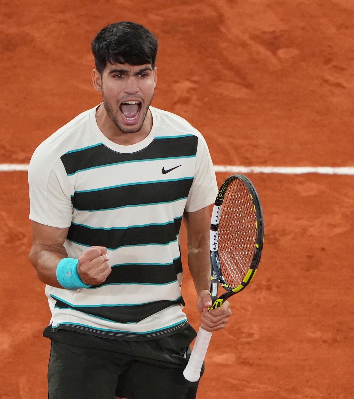 Carlos Alcaraz ballt im Match gegen Lorenzo Musetti die Faust.