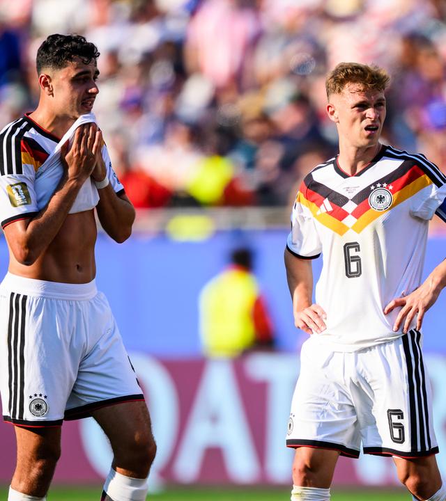 Aleksandar Pavlovic (l) und Joshua Kimmich