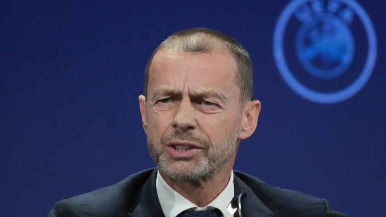 Archiv:  UEFA-Präsident Aleksander Ceferin spricht während einer Pressekonferenz nach dem 49. UEFA-Kongress.