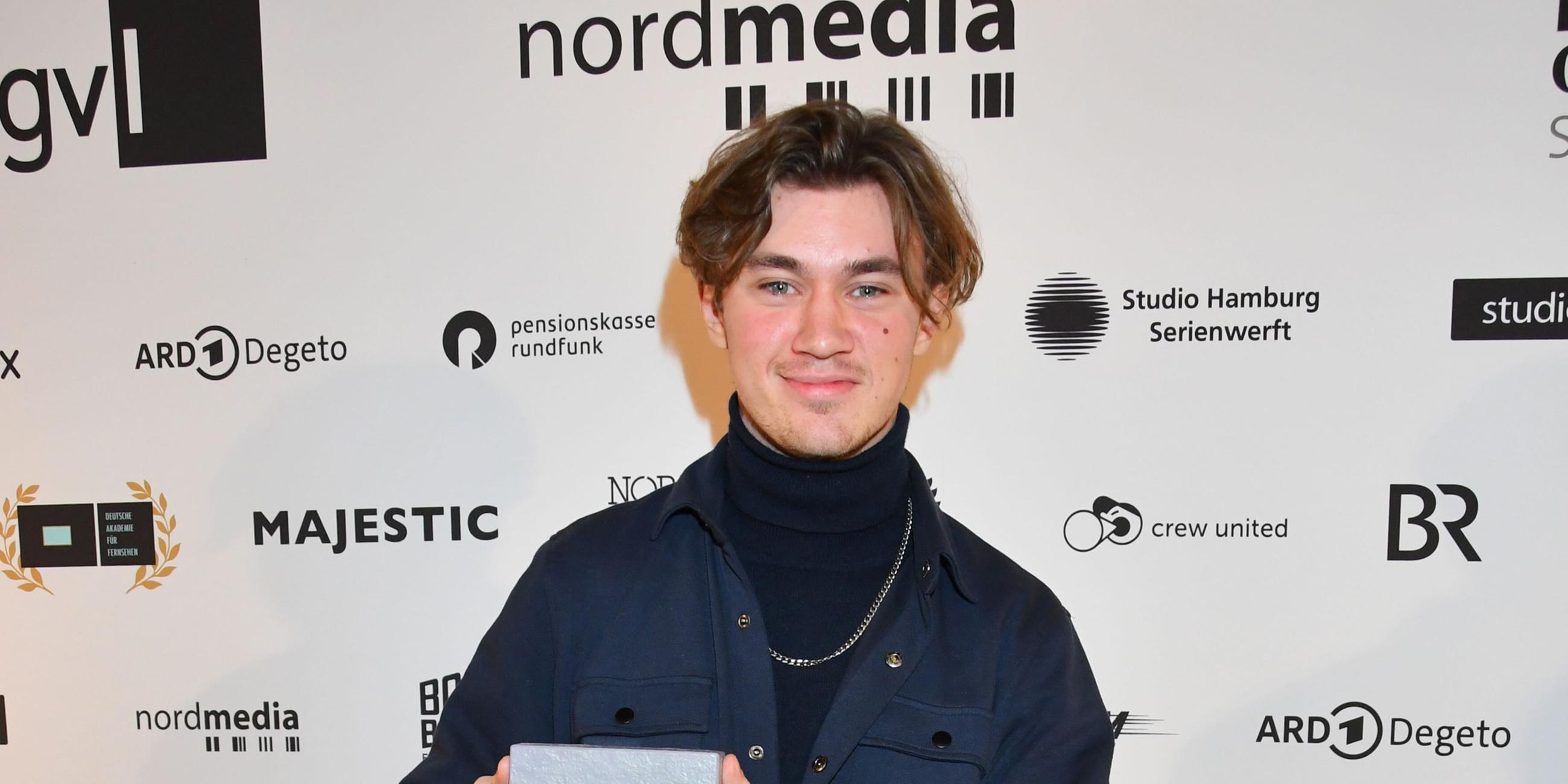 Alessandro Schuster wird zum Dinosaurier