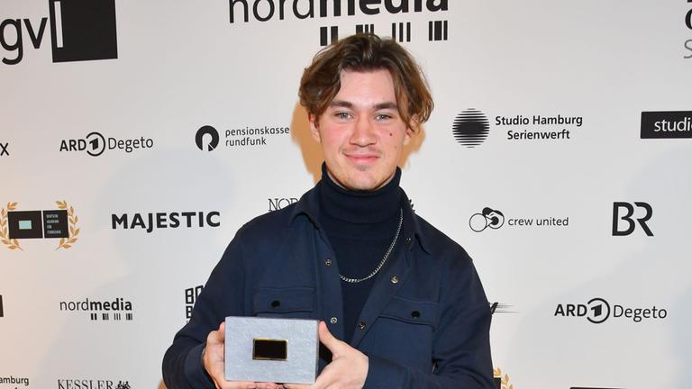 Alessandro Schuster wird zum Dinosaurier