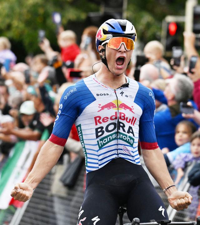 Der Italiener Alessio Magagnotti vom Team Red Bull- Bora Hansgrohe bejubelt seinen Sieg.