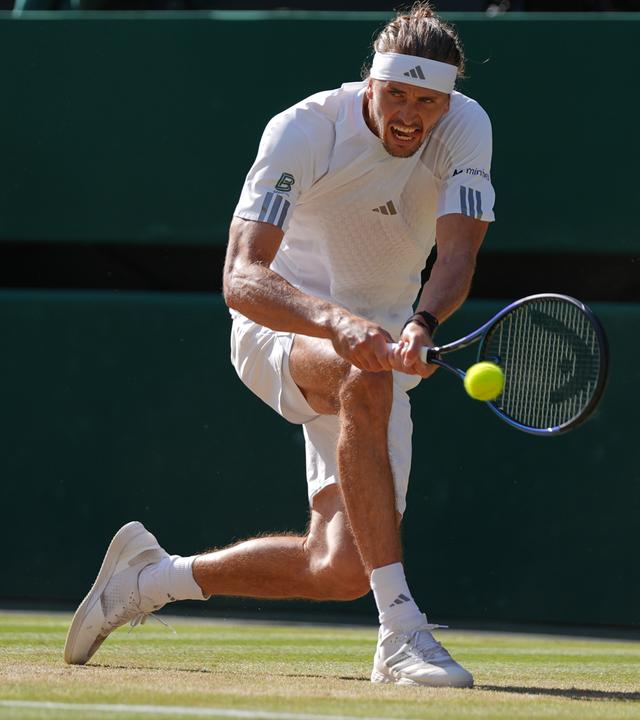 Alexander Zverev im Duell mit Jiri Lehecka in Wimbledon in Aktion