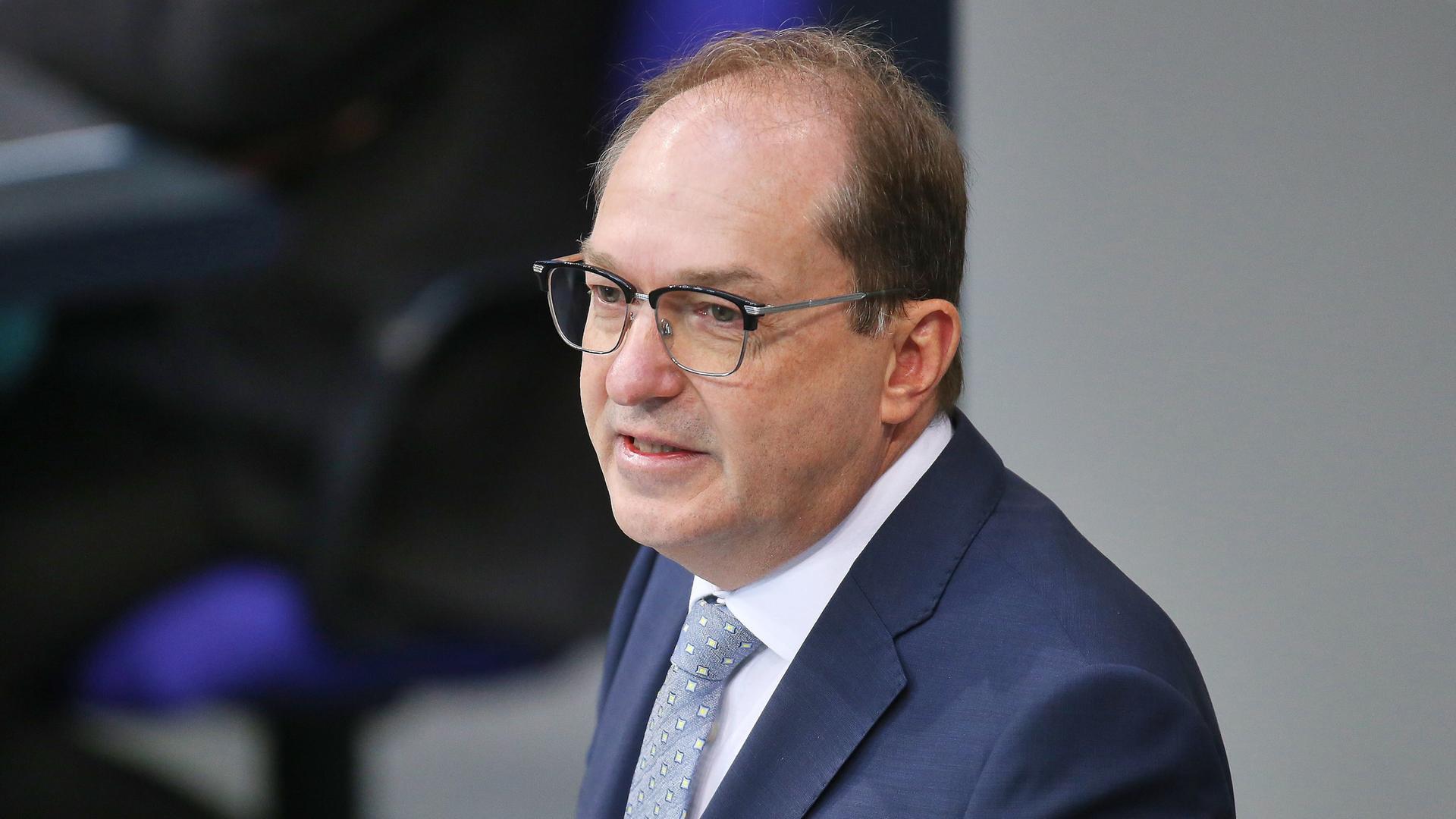 Berlin, Deutschland, 25.09.2025: Deutscher Bundestag: 28. Bundestagssitzung - Haushaltswoche: Bundesminister des Innern Alexander Dobrindt (CSU)