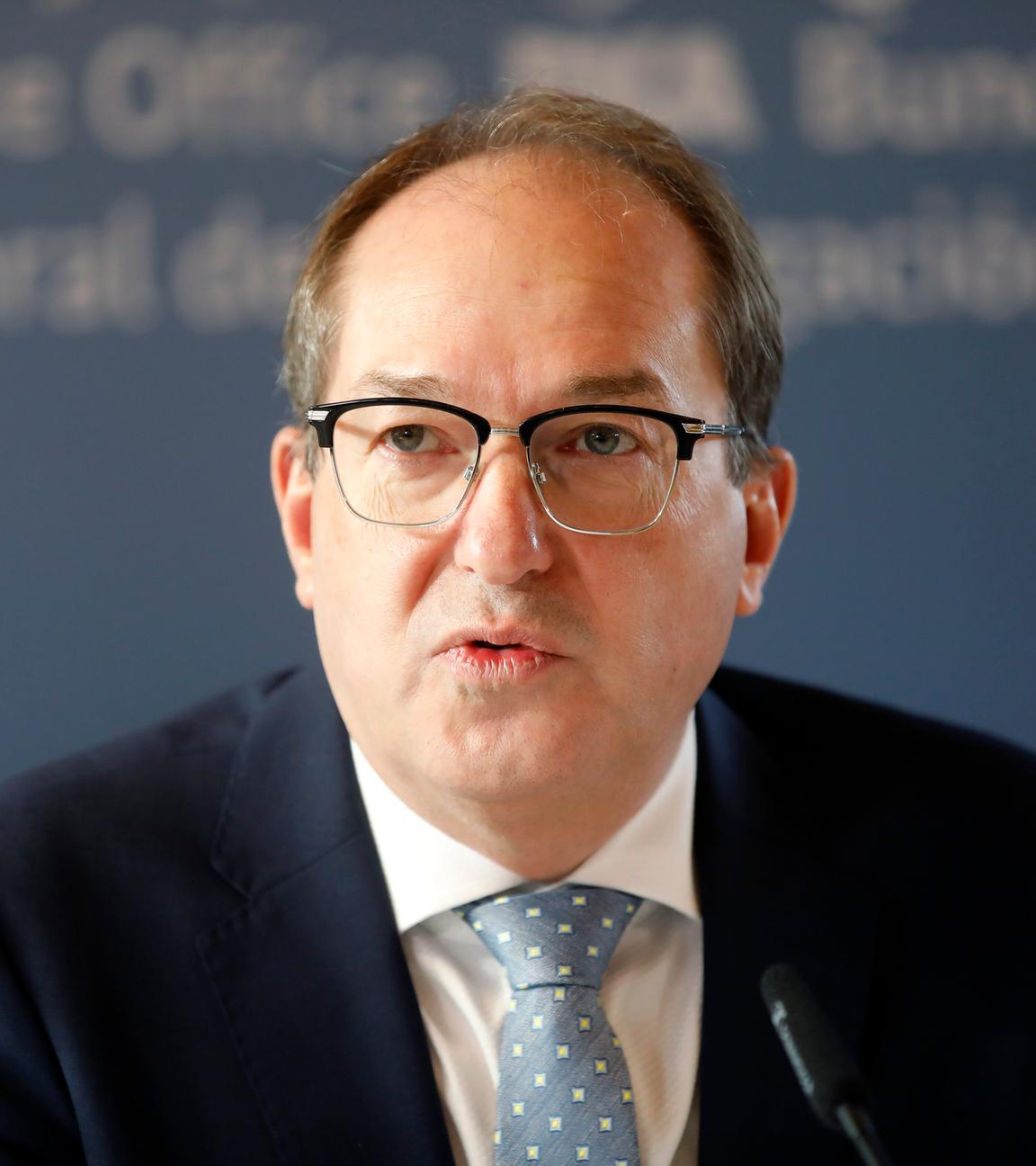 Alexander Dobrindt bei der Pressekonferenz Bundeslagebilder Organisierte Kriminalitaet und Rauschgift im Bundeskriminalamt.
