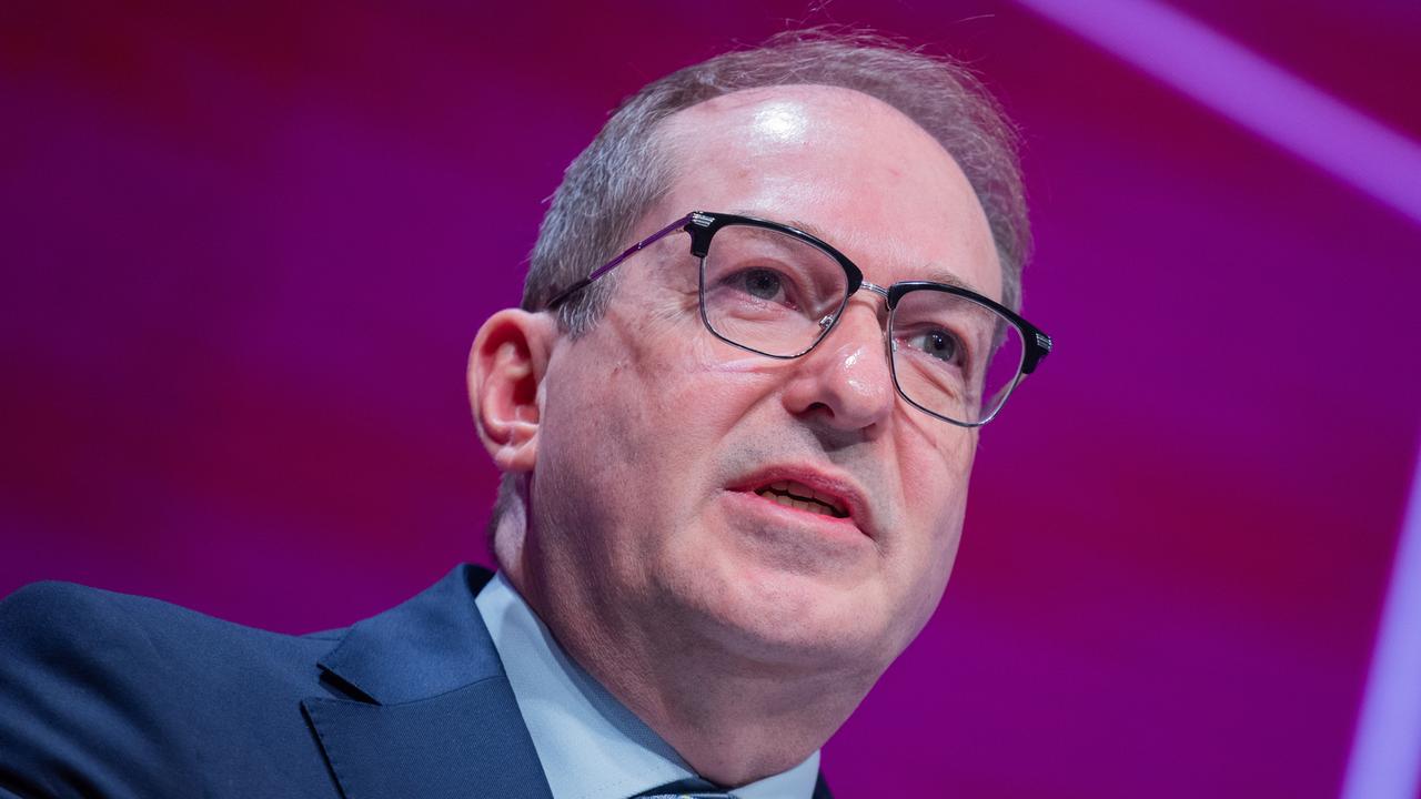 Dobrindt: Federal government spends one million euros on volcano group