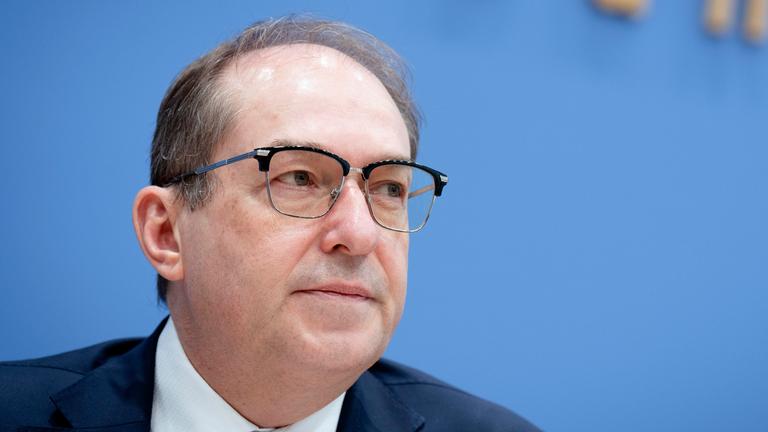 Alexander Dobrindt bei der Bundespressekonferenz Vorstellung der Dunkelfeldstudie zur Gewaltbetroffenheit in Deutschland