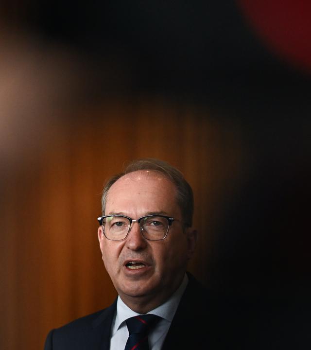 Bundesinnenminister Alexander Dobrindt (CSU) gibt ein Statement zur EU-Einigung zu Asylregeln und Return Hubs am 02.06.2026 in Berlin.