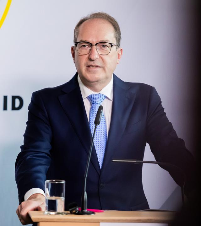 Alexander Dobrindt (CSU), Bundesinnenminister, spricht bei der Einweihung des Gemeinsamen Zentrums zur Abwehr hybrider Bedrohungen (GAZ Hybrid) am 16.06.2026 in Berlin.