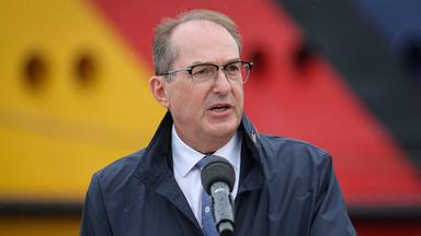 Dobrindt: "Wir befinden uns in einem Wettrüsten"