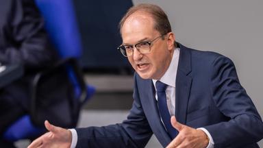 Alexander Dobrindt (CSU), Bundesinnenminister, spricht im Bundestag bei den Beratungen zum Bundeshaushalt 2027.