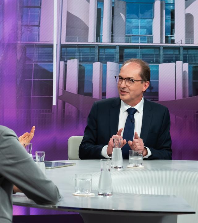 Bundesinnenminister Alexander Dobrindt in der Sendung "maybrit illner - Zumutungen abgewählt – Wettlauf um Gerechtigkeit?" am 24.09.2026.
