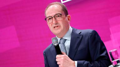 Bundesinnenminister Alexander Dobrindt (CSU) auf der Jahrestagung 2026 des dbb beamtenbund und tarifunion in der Koelnmesse.