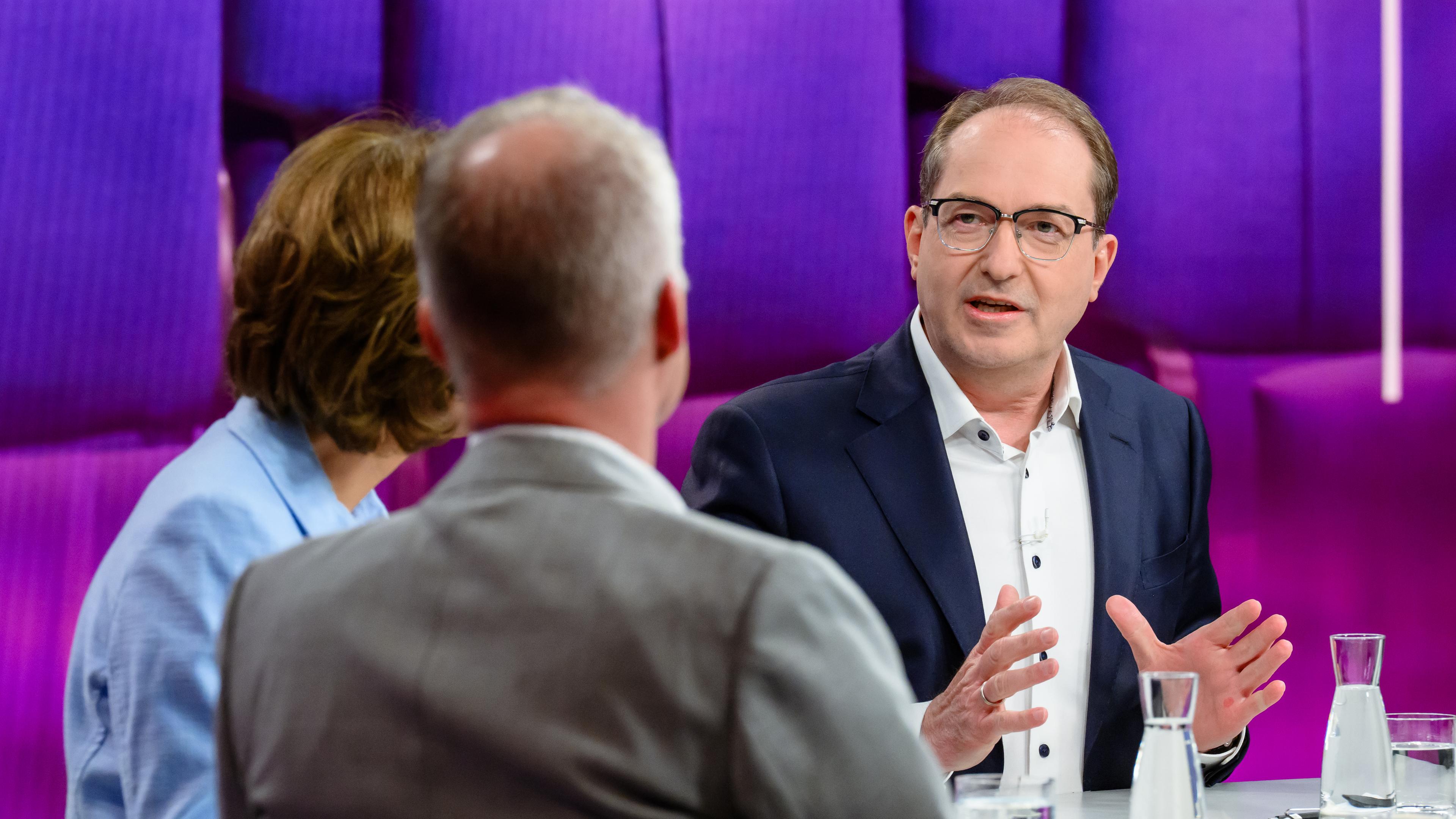 Von links: Maybrit Illner, Matthias Miersch, Alexander Dobrindt