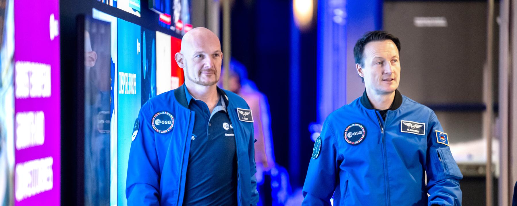 Bremen: Die Astronauten Alexander Gerst (l) und Matthias Maurer bei der Esa-Ministerratstagung.