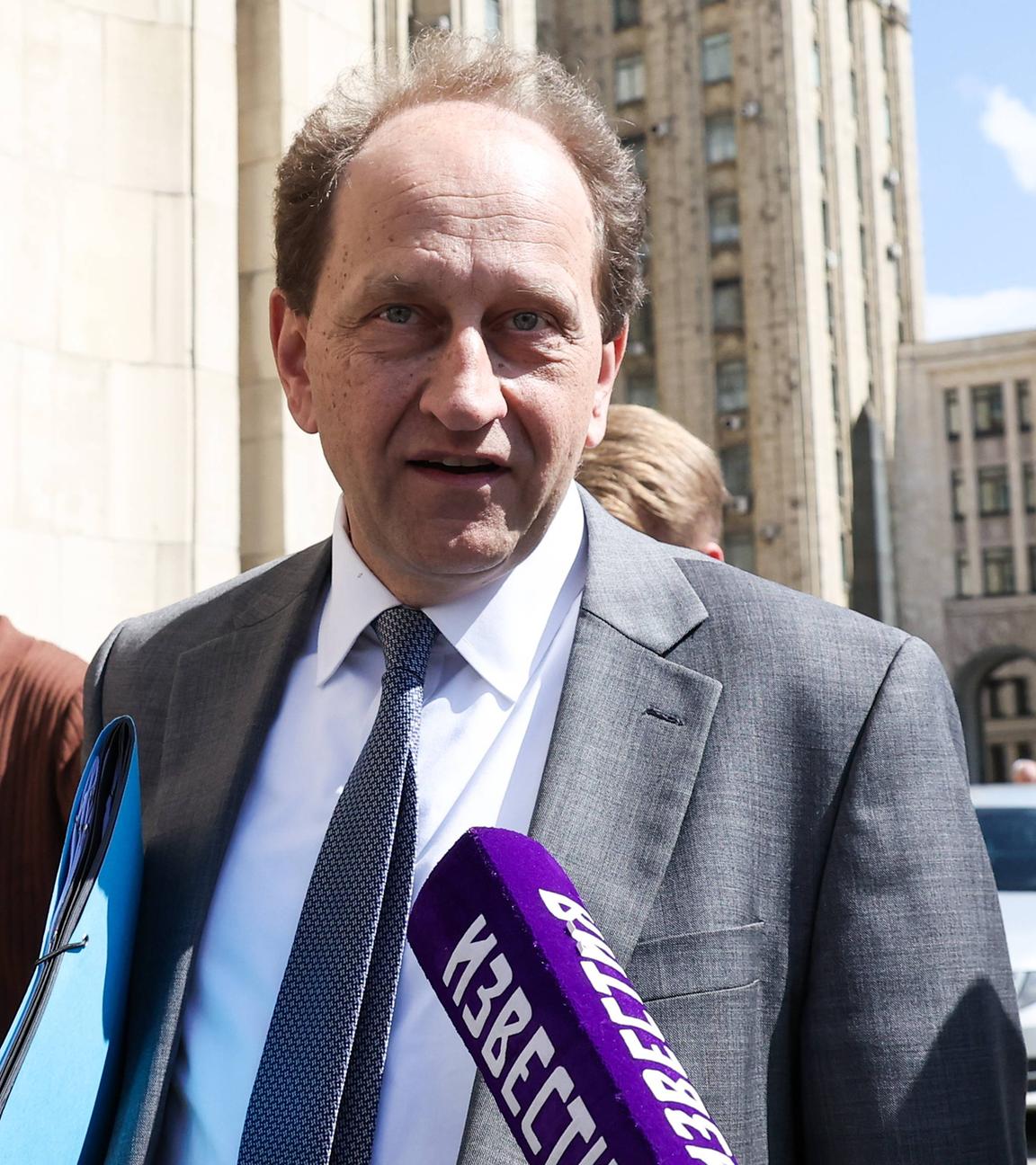 Alexander Graf Lambsdorff, der deutsche Botschafter in Russland, verlässt die Büros des russischen Außenministeriums am 27.06.2025.