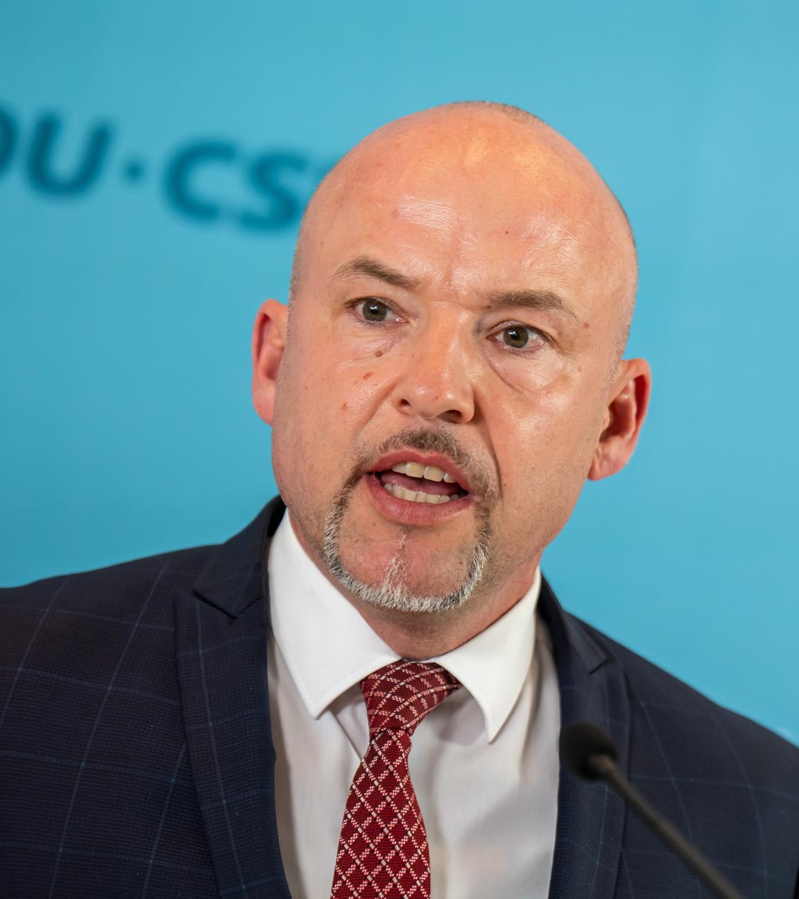 Alexander Hoffmann, CSU-Landesgruppenvorsitzender im Bundestag spricht beim Pressestatement vor Beginn der Sitzung der Bundestagsfraktionen.