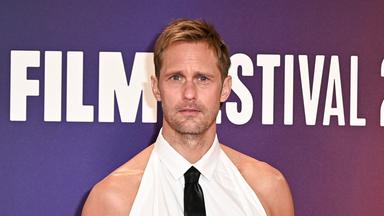 Alexander Skarsgård überrascht mit Outfit