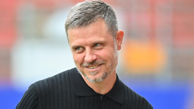 Alexander Straus (Trainer FCB) verlaesst am Saisonende den FC Bayern.