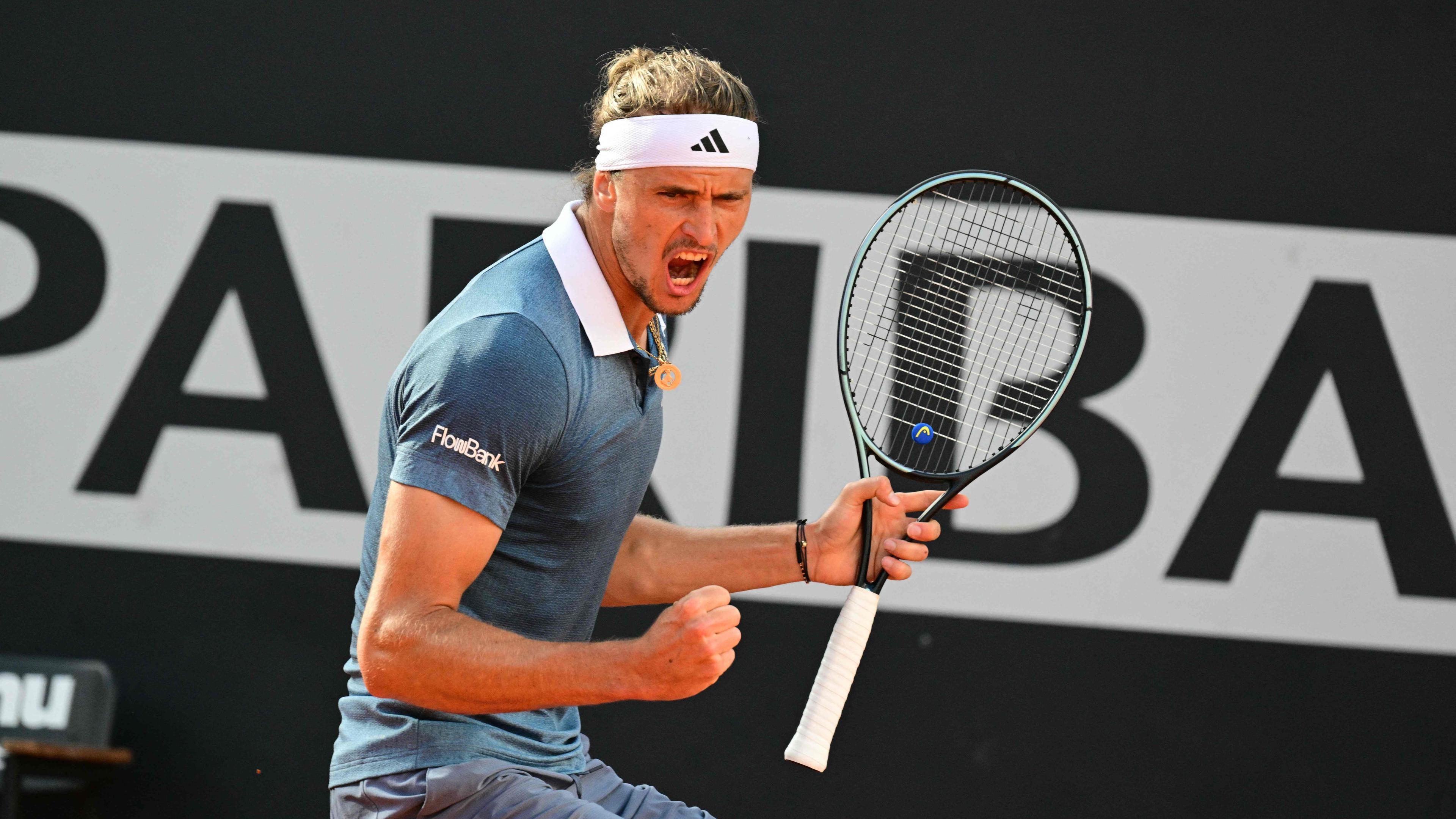 Alexander Zverev jubelt während dem Finale der Männer der Rome Open am 19.05.24.