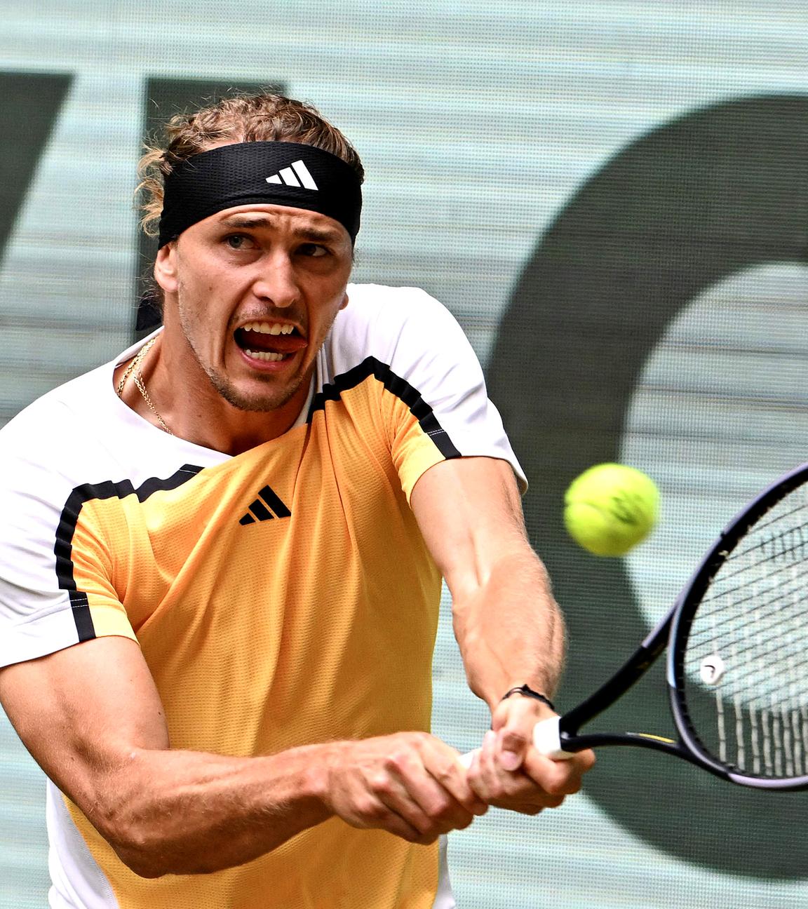 Alexander Zverev in Aktion am 21.06.2024 in Halle