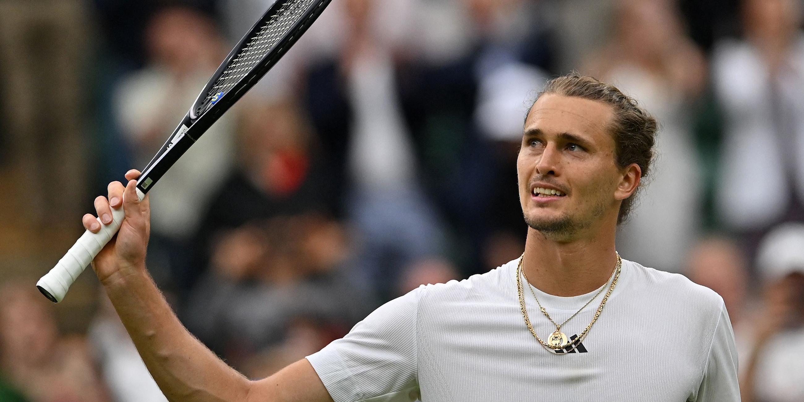 Der deutsche Tennisprofi Alexander Zverev gewinnt sein Auftaktmatch in Wimbledon.