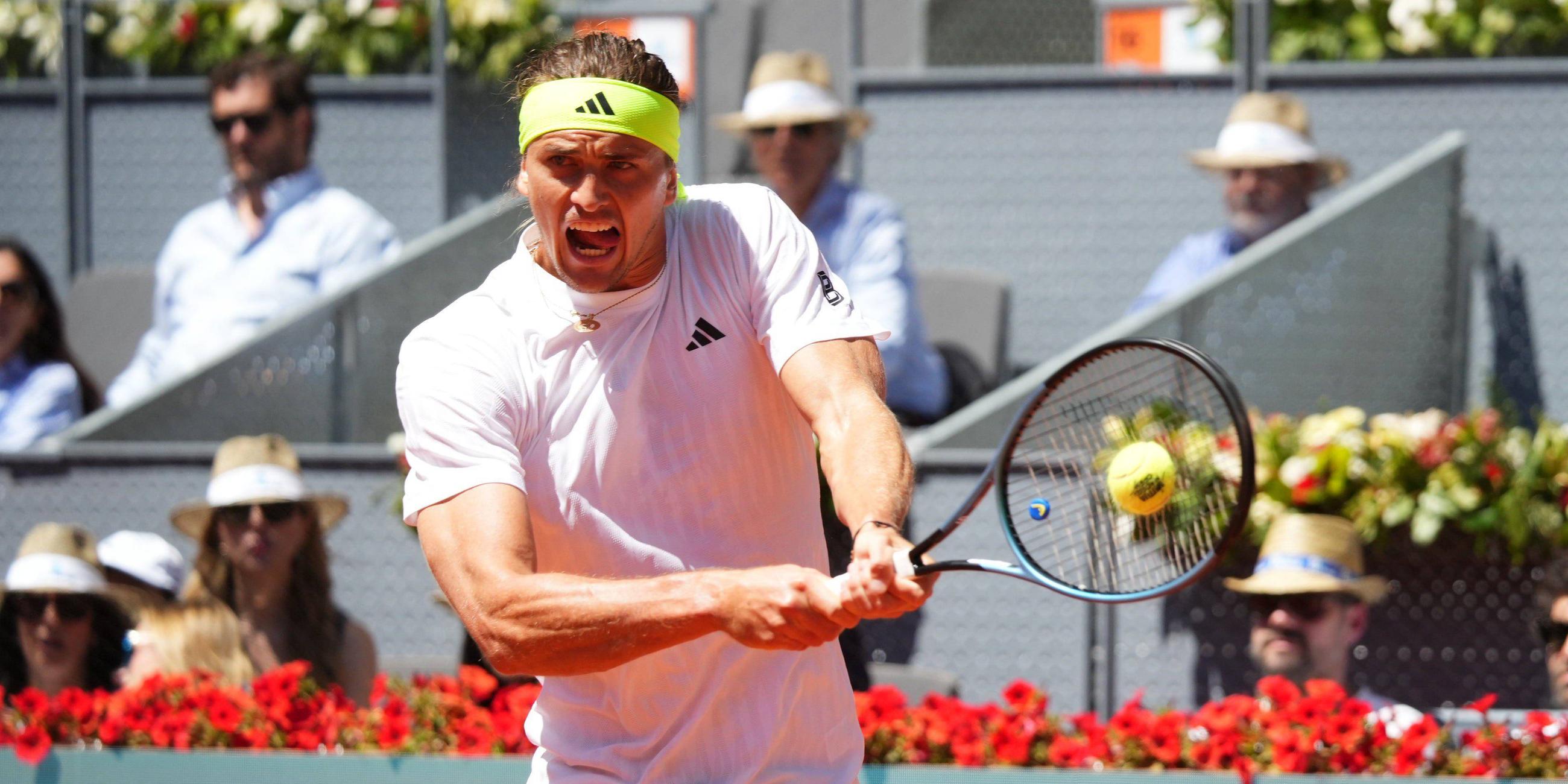 Deutschlands Alexander Zverev in Aktion beim Spiel gegen Spaniens Alejandro Davidovich Fokina.