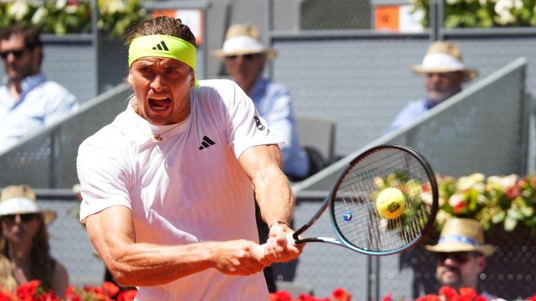 Deutschlands Alexander Zverev in Aktion beim Spiel gegen Spaniens Alejandro Davidovich Fokina.